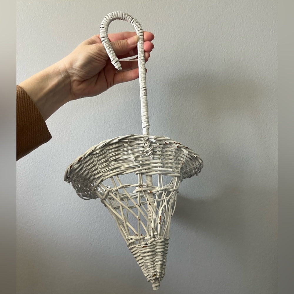 Wicker Umbrella Parasol Hanging Shaped plant Basket - Picture 2 of 8